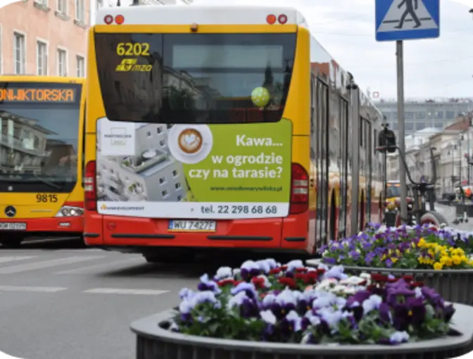 Unidevelopment - back - reklama na tyłach autobusów