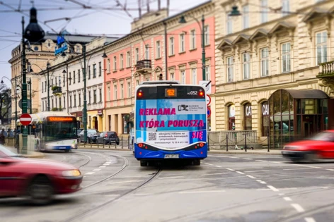 Skuteczność reklamy tranzytowej w 2025 roku. Co naprawdę pokazują badania TGI?