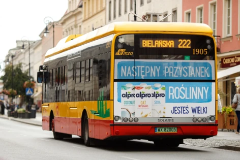 Reklama na autobusach w Warszawie. Jak skutecznie dotrzeć do kierowców i pasażerów w 2026 roku?